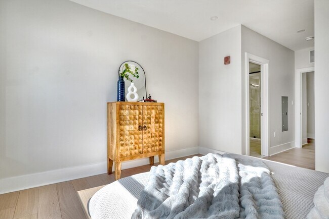 Building Photo - 62 Foundry St