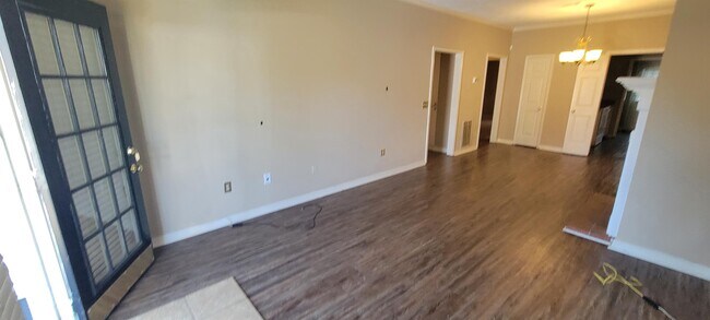 Building Photo - 22 River Run Dr