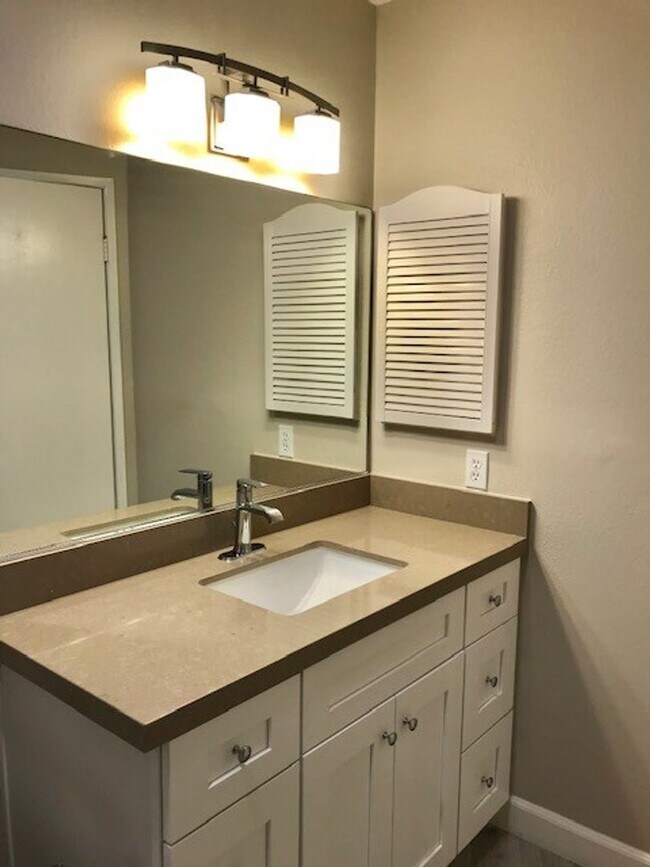 Building Photo - Totally Updated Ocean View 1 bedroom in The Village