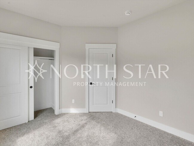 Building Photo - 8898-8898 Serenity Ter