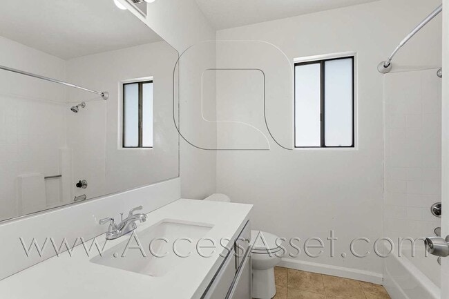 Building Photo - 15630 Half Moon Dr