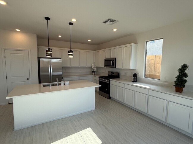 Building Photo - Brand new Southwest 3 bedrooms 2.5 bathrooms