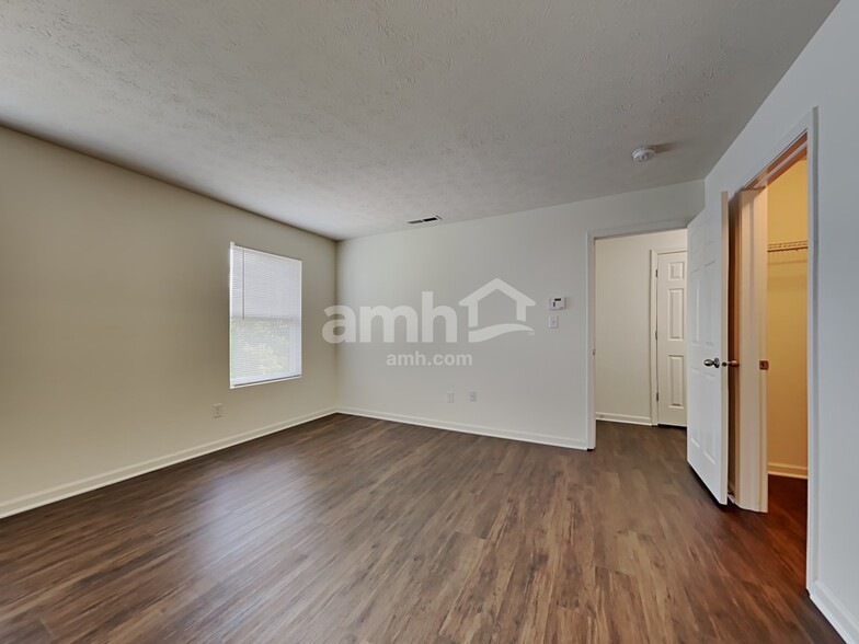 Building Photo - 11424 Long Lake Dr