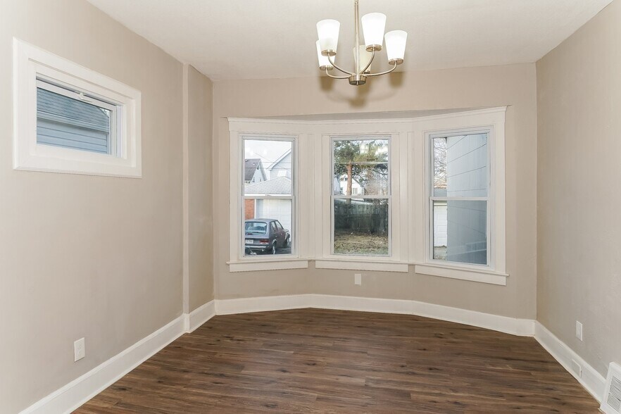 Building Photo - 1542 E 173rd St