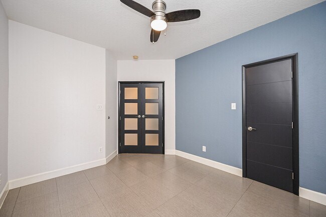 Building Photo - 146 Rocky Point Dr