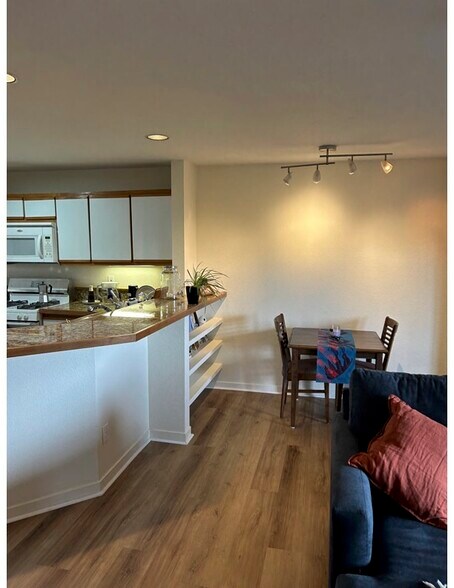 Building Photo - 33 S Boulder Cir