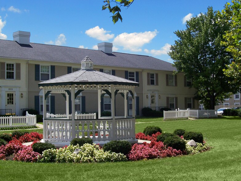 Essington Village 5280 Tamarack Cir E Columbus OH 43229 Apartment