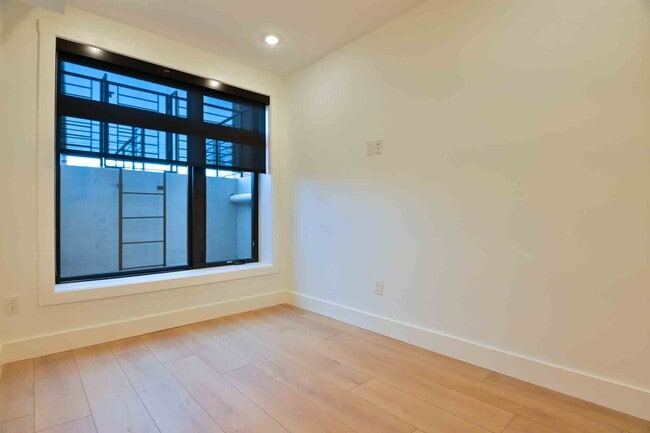 Building Photo - 2637 4th St NE