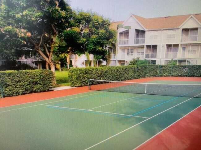 Building Photo - Annual Turnkey Ground floor Furnished Condo in downtown Sarasota