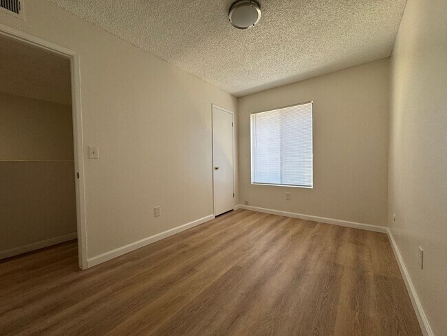 Building Photo - 4400 Tierra Verde St