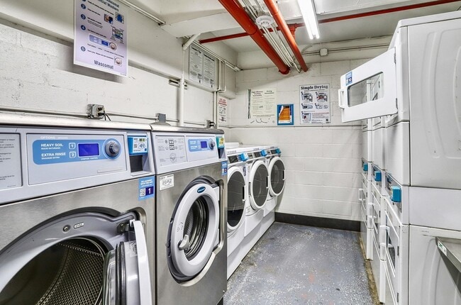 Building Photo - 1034 Clinton St