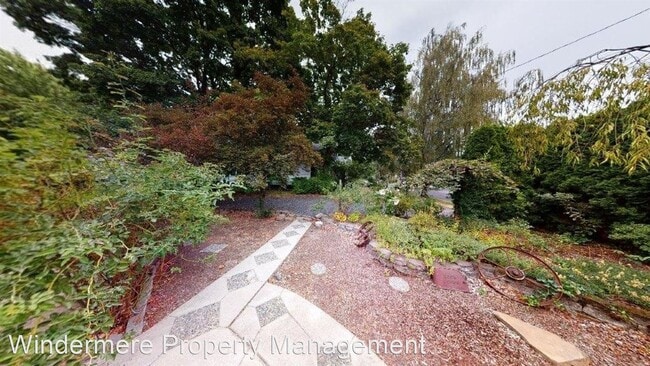 Building Photo - 3 br, 1.5 bath House - 217 Howard Street