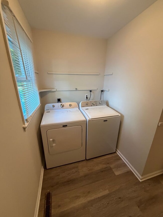 Building Photo - 222 Merion Rd