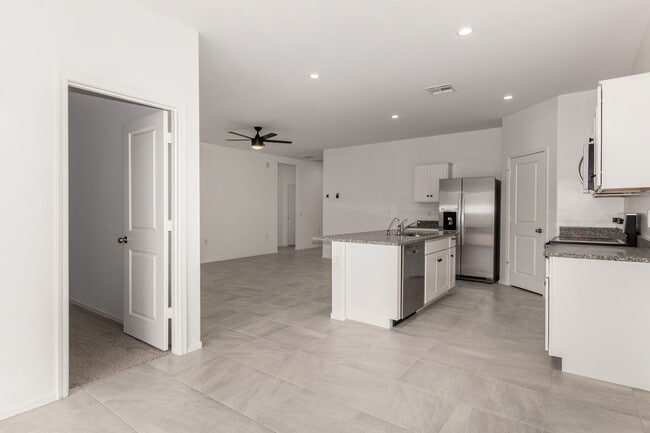 Building Photo - Beautiful 3 bed, 2 bath Casa Grande home
