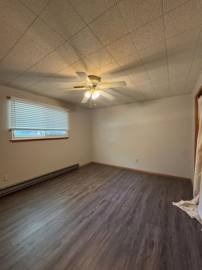 Building Photo - Updated 3-Bedroom Home with Large Fenced Yard