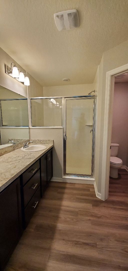 Building Photo - Beautiful 4-Bedroom, 2-Bathroom in Lakeland
