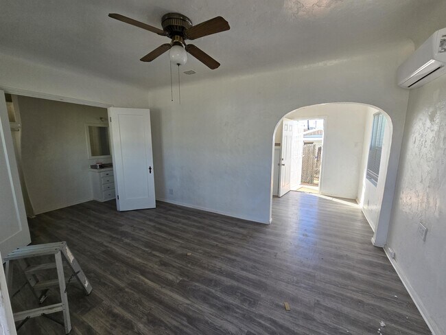 Building Photo - 818 S Arizona Ave