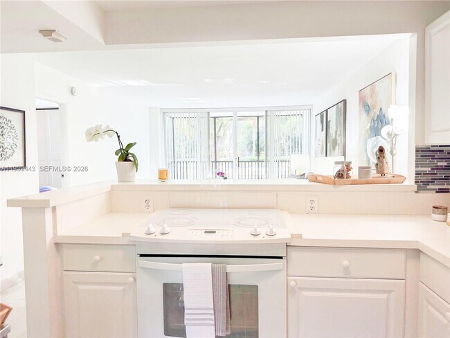 Building Photo - 3301 N Country Club Dr