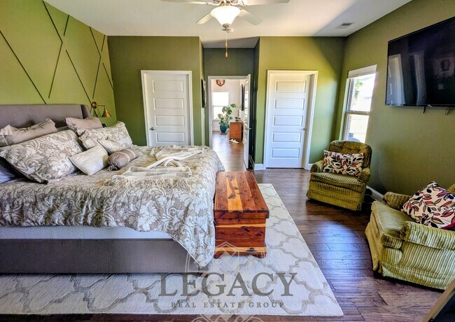 Building Photo - 6150 Christmas Dr