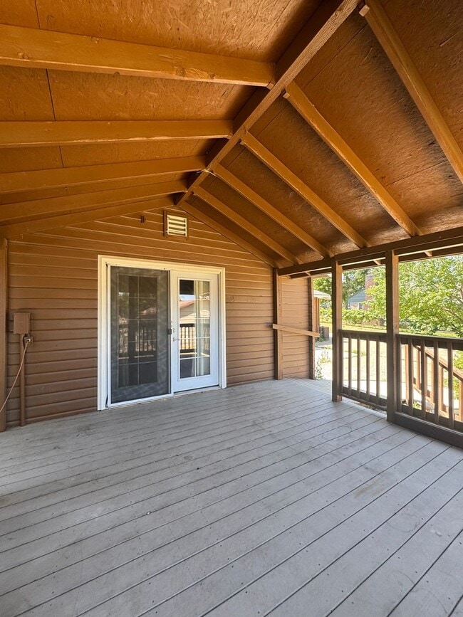 Building Photo - Rustic Charm Meets Modern Comfort!