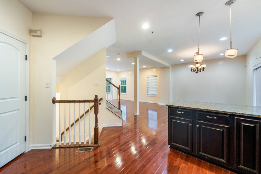 Building Photo - 3114 Raintree Dr