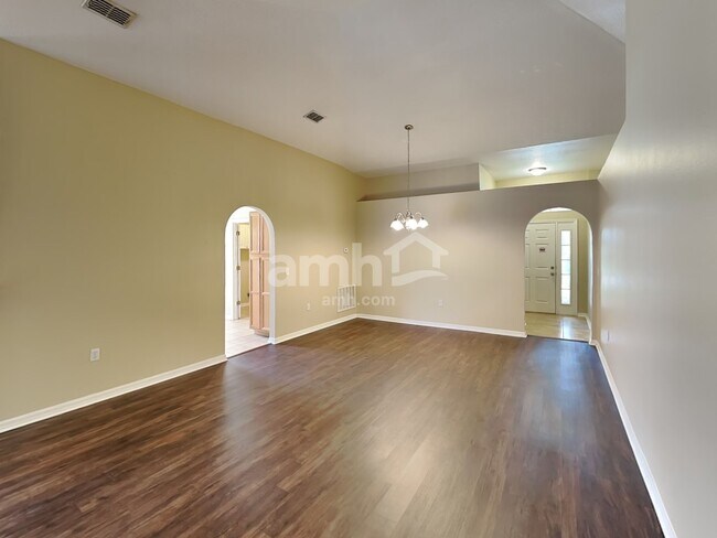 Building Photo - 194 Velveteen Place