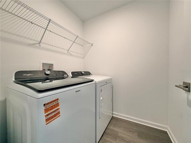 Building Photo - 1855 Pinecliff Dr