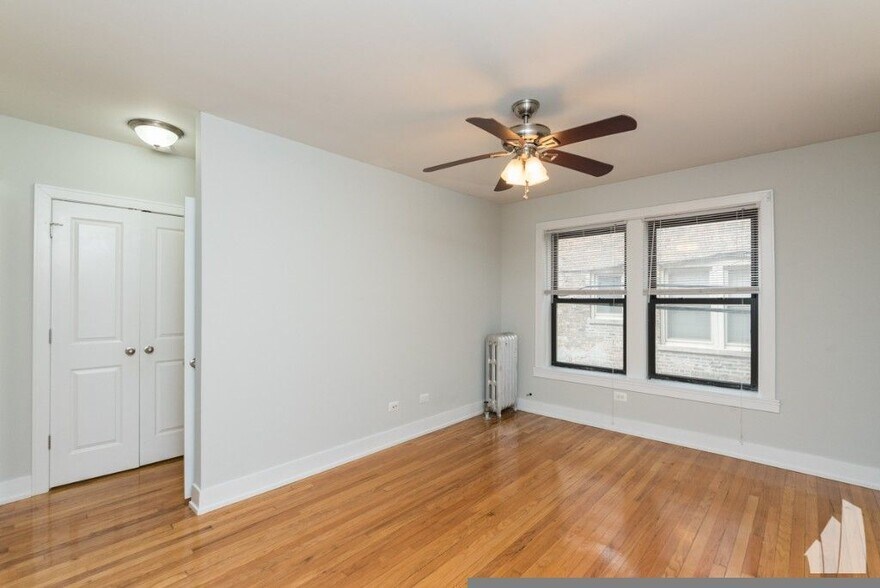 Building Photo - 516 W Cornelia Ave