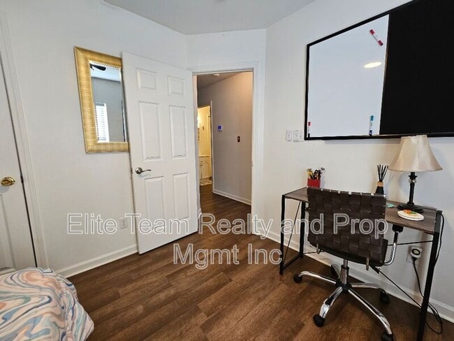 Building Photo - 336 Lutz Ave