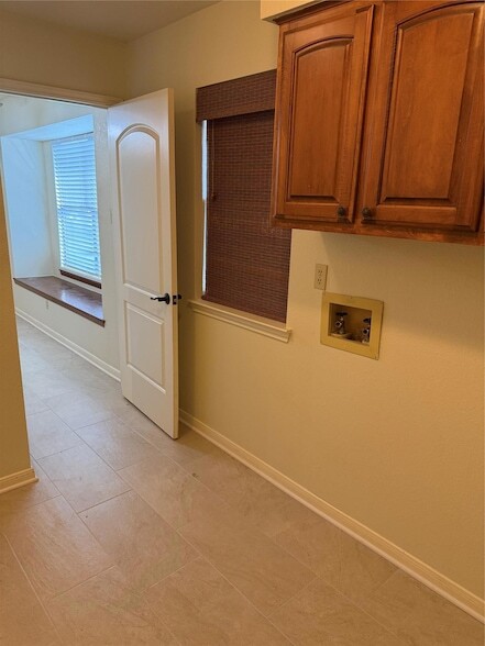 Building Photo - 11810 Rain Forest Cove