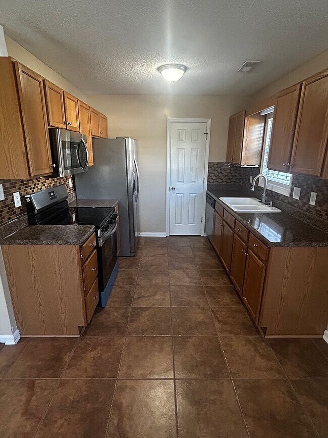 Building Photo - Single Family Home