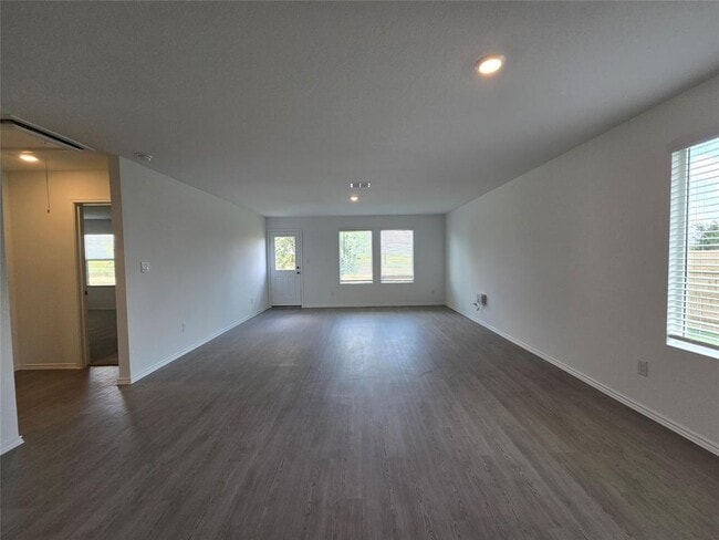 Building Photo - 12920 Eastland Dr