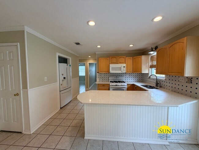 Building Photo - 48 Poulton Dr NW