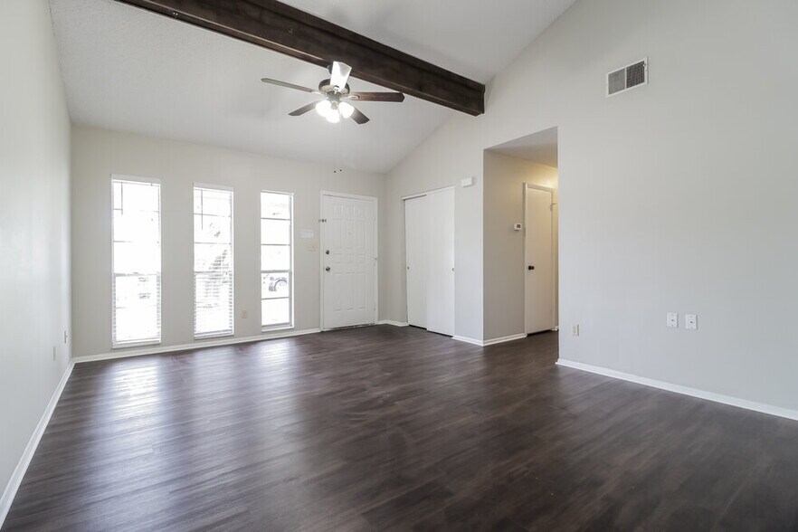 Building Photo - 123 Hidalgo Ave
