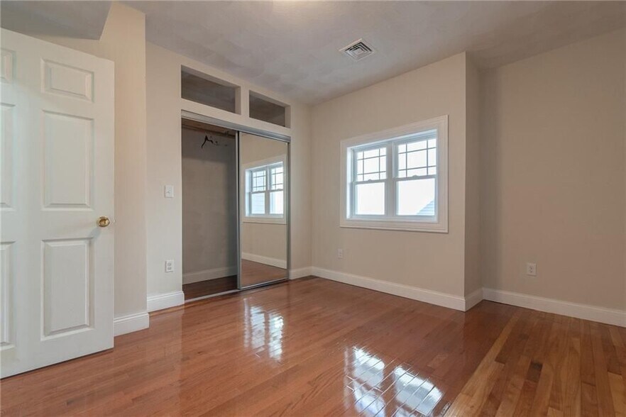 Building Photo - 29 Marlborough Ave