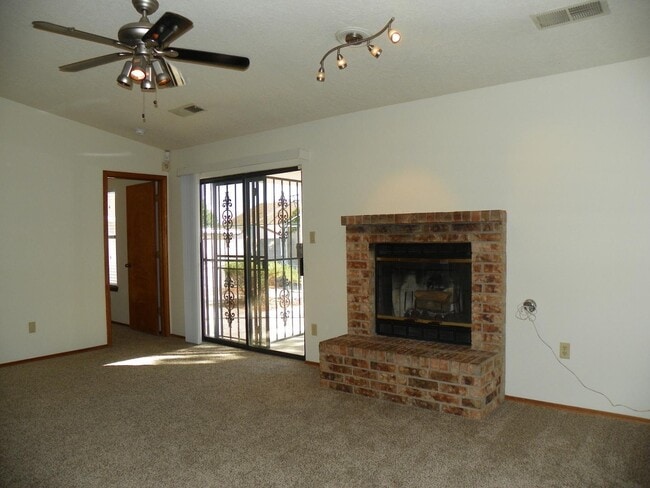 Building Photo - 4404 Rabbit Brush Ave NW