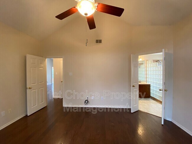 Building Photo - 348 Parkview Dr