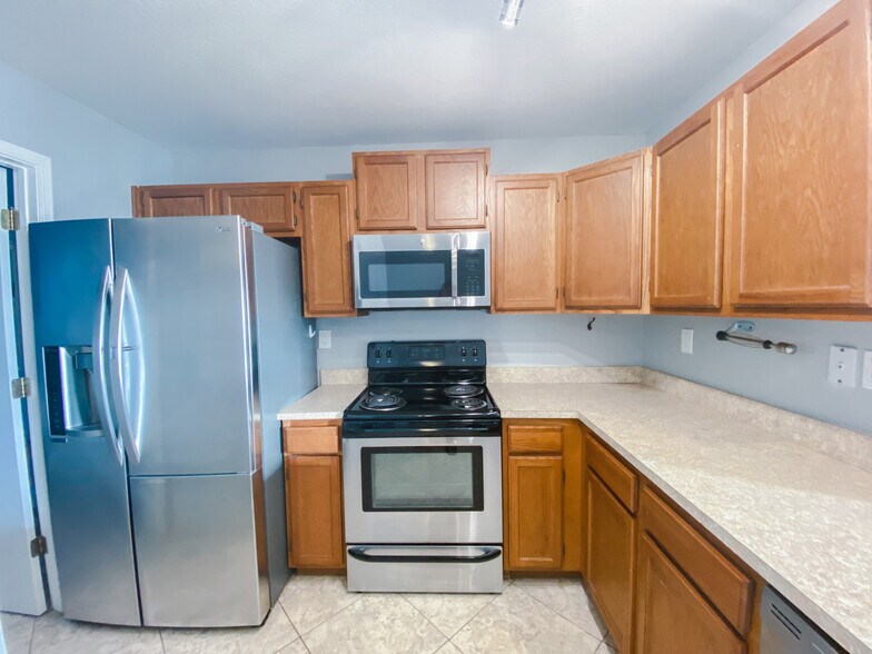 Building Photo - 63 Pine Ridge Trce