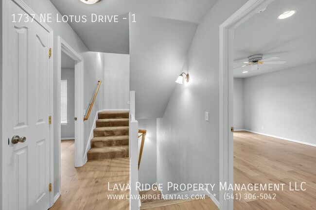 Building Photo - 1737 NE Lotus Dr
