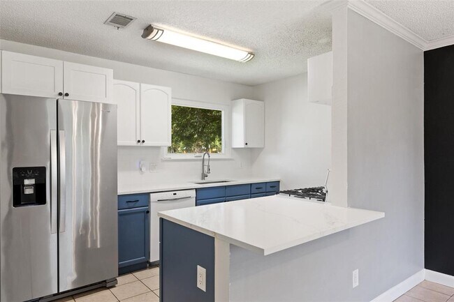 Building Photo - 2808 Firecrest Dr
