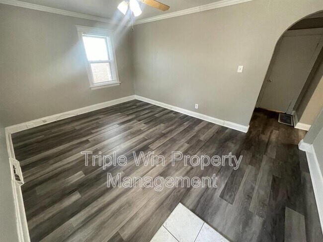 Building Photo - 9425 Burdella Ave