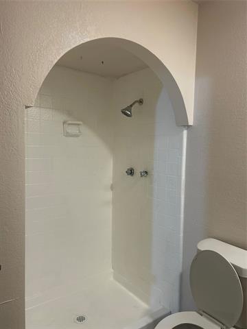 Building Photo - 2043 Chestnut Rd