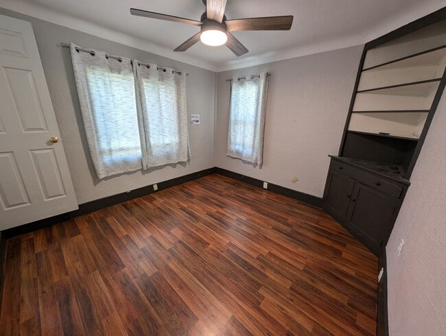 Building Photo - Large Bremerton Original for Rent! Over 23...