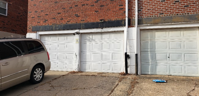 Building Photo - 9783 Hilspach St