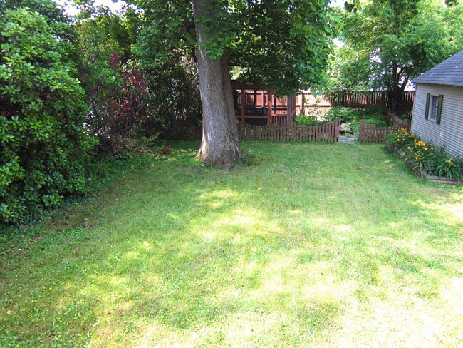 Building Photo - 442 Bauer Ave