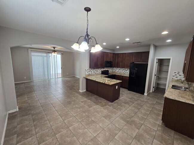 Building Photo - 950 S Wallrade Ln