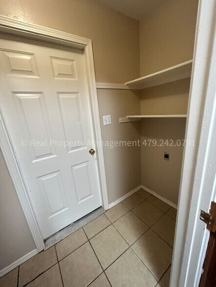 Building Photo - 1908 Cherrybark Dr