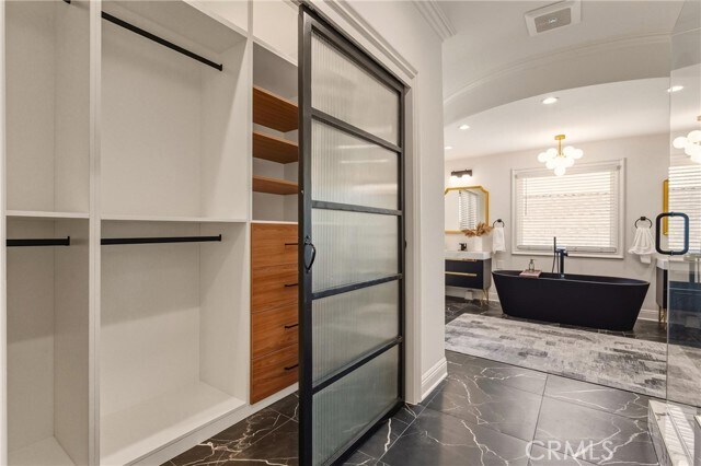 Building Photo - 5558 Edgewood Pl