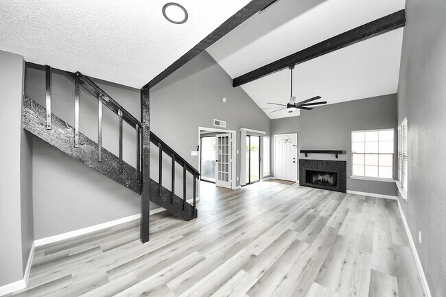 Building Photo - 6281 Ludington Dr