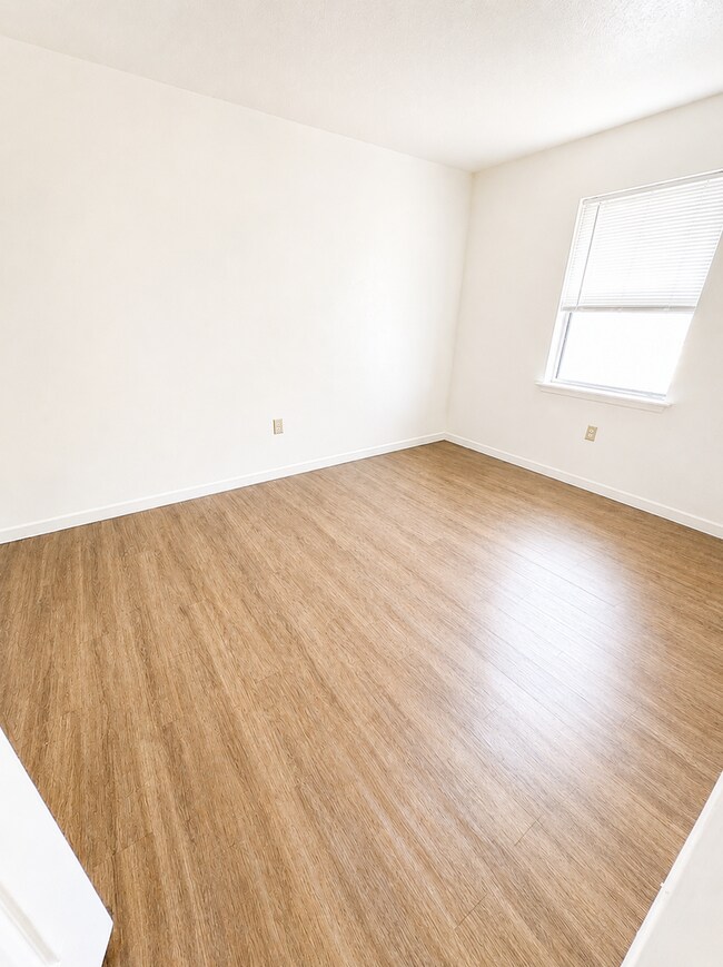 Building Photo - AVAILABLE NOW!! APPLY TODAY ON OUR WEBSITE!!